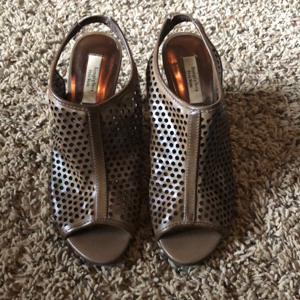 Vera Wang Wedges